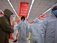 Cảnh người dân Vũ Hán đi chợ, mua sắm thời đại dịch