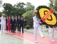 Lãnh đạo Đảng, Nhà nước đặt vòng hoa, vào lăng viếng Chủ tịch Hồ Chí Minh