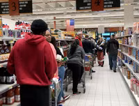 Hình ảnh người Mỹ chuẩn bị đương đầu đại dịch Covid-19