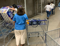 Hình ảnh người Mỹ chuẩn bị đương đầu đại dịch Covid-19