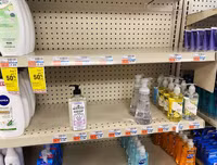 Hình ảnh người Mỹ chuẩn bị đương đầu đại dịch Covid-19