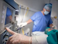 Nghịch lý ở Anh: Số ca tử vong cao nhất châu Âu nhưng bệnh viện dã chiến thì bỏ không lãng phí