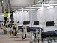 Nghịch lý ở Anh: Số ca tử vong cao nhất châu Âu nhưng bệnh viện dã chiến thì bỏ không lãng phí