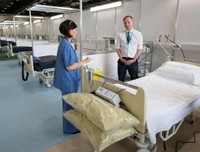 Nghịch lý ở Anh: Số ca tử vong cao nhất châu Âu nhưng bệnh viện dã chiến thì bỏ không lãng phí