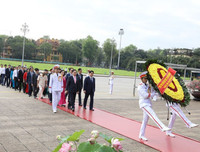 Lãnh đạo Đảng, Nhà nước đặt vòng hoa, vào lăng viếng Chủ tịch Hồ Chí Minh