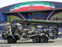 [Ảnh] Diễu binh hoành tráng ở Tehran, Tổng thống Iran lạnh lùng cảnh báo phương Tây