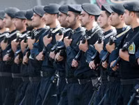 [Ảnh] Diễu binh hoành tráng ở Tehran, Tổng thống Iran lạnh lùng cảnh báo phương Tây