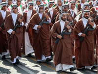 [Ảnh] Diễu binh hoành tráng ở Tehran, Tổng thống Iran lạnh lùng cảnh báo phương Tây