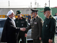 [Ảnh] Diễu binh hoành tráng ở Tehran, Tổng thống Iran lạnh lùng cảnh báo phương Tây