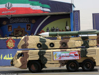 [Ảnh] Diễu binh hoành tráng ở Tehran, Tổng thống Iran lạnh lùng cảnh báo phương Tây