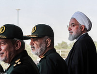 [Ảnh] Diễu binh hoành tráng ở Tehran, Tổng thống Iran lạnh lùng cảnh báo phương Tây