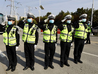 [Ảnh] Hoàn thành sứ mệnh lịch sử, đội ngũ bác sĩ chi viện bùi ngùi rời Vũ Hán