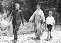 Những bức ảnh hiếm hoi về cuộc đời Nhật hoàng Akihito