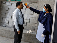 Nghịch cảnh khi Ấn Độ áp dụng lệnh giới nghiêm chống Covid-19 với 1,3 tỷ dân