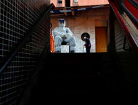 Những ý tưởng ‘thời trang bá đạo’ phòng chống virus Covid-19