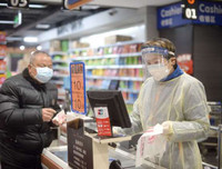 Những ý tưởng ‘thời trang bá đạo’ phòng chống virus Covid-19