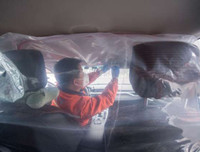 Những ý tưởng ‘thời trang bá đạo’ phòng chống virus Covid-19