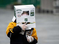 Những ý tưởng ‘thời trang bá đạo’ phòng chống virus Covid-19