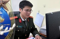 Khi “phóng viên bán chuyên” khoác màu xanh áo lính