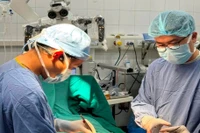 Say rượu mất kiểm soát, tự cắt “của quý”, người đàn ông nhập viện trong tình trạng nguy kịch