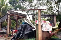 Mưa lớn kèm dông lốc khiến khiến hàng trăm căn nhà bị tốc mái, hư hỏng