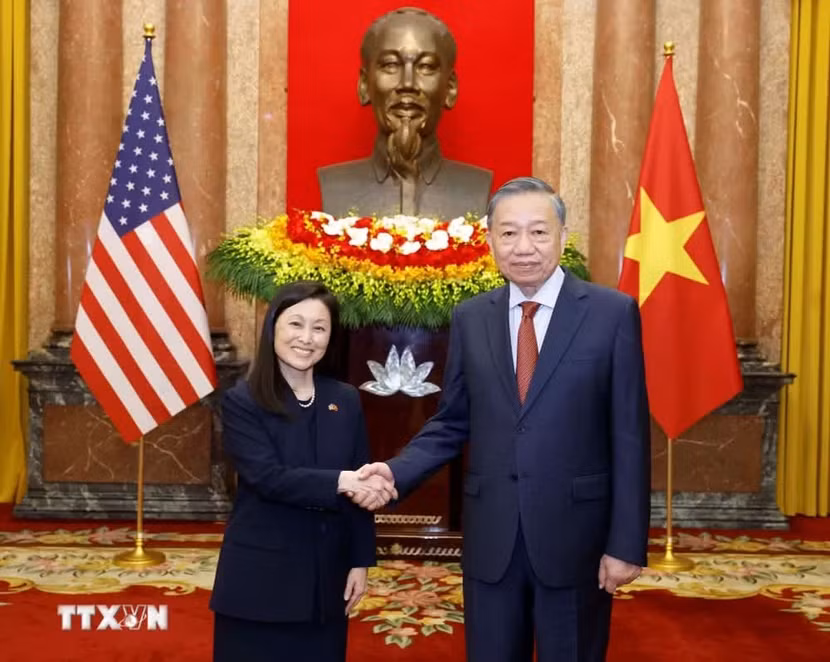 Tổng Bí thư, Chủ tịch nước Tô Lâm với Đại sứ Hợp chúng quốc Hoa Kỳ Jennifer Wicks McNamara. (Ảnh: Thống Nhất/TTXVN)