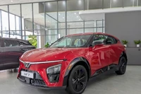 Giá dưới 1 tỷ đồng, VinFast VF 7 được đánh giá toàn diện nhất phân khúc