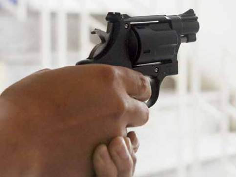 “Chạm” súng đa năng, siêu trộm ngoan ngoãn “đầu hàng” ảnh 2