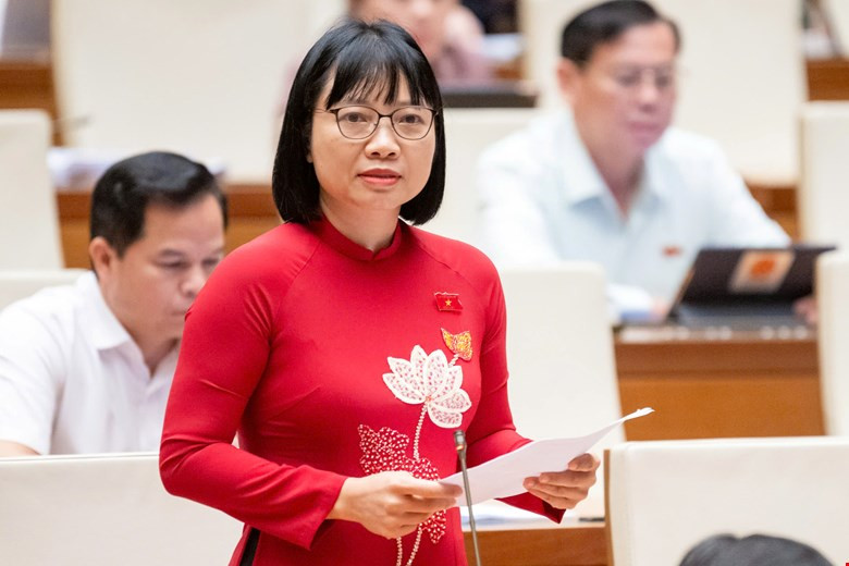 Đại biểu Nguyễn Thị Việt Nga (đoàn Hải Dương) phát biểu thảo luận Đại biểu Nguyễn Thị Việt Nga (đoàn Hải Dương) phát biểu thảo luận