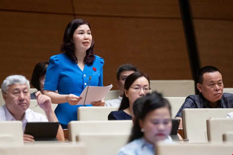 Đại biểu Trần Thị Vân (đoàn Bắc Ninh) thảo luận