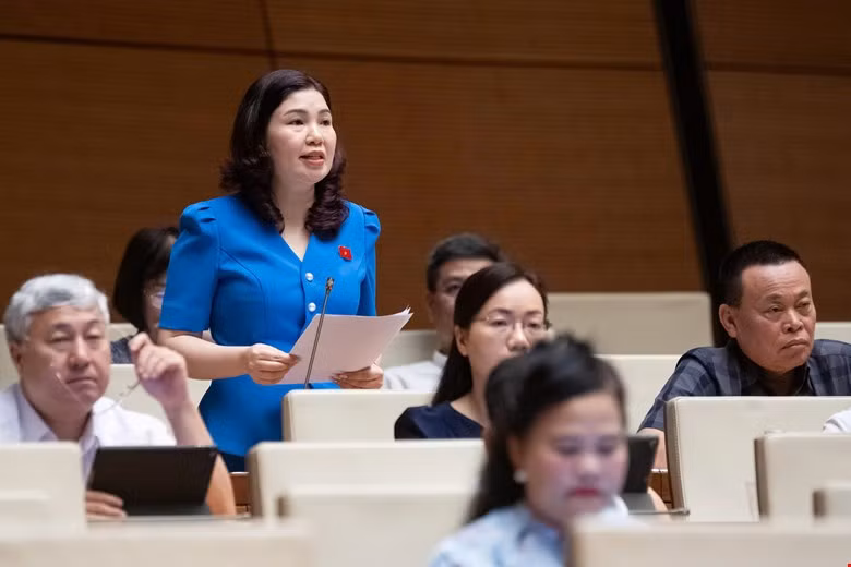 Đại biểu Trần Thị Vân (đoàn Bắc Ninh) thảo luận