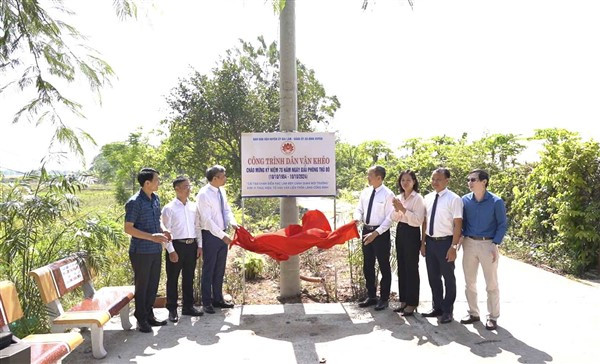 Gắn biển công trình "Dân vận khéo" năm 2024 tại xã Đình Xuyên Gắn biển công trình "Dân vận khéo" năm 2024 tại xã Đình Xuyên