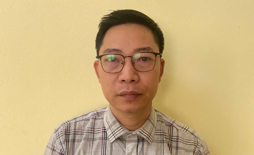 Đối tượng Dũng khai man tuổi, tự xưng là Công an để lừa tình, tiền đối với chị M Đối tượng Dũng khai man tuổi, tự xưng là Công an để lừa tình, tiền đối với chị M