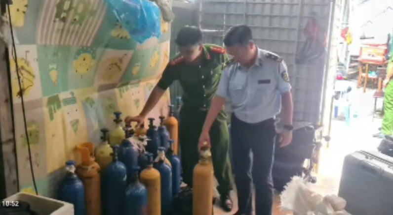 Đội Quản lý thị trường số 5 đã lập biên bản tịch thu tang vật, dự kiến áp mức phạt hành chính với chủ hàng, số tiền hơn 34 triệu đồng…