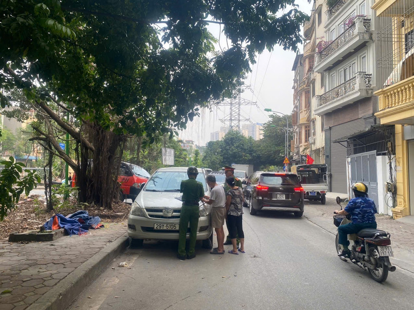 Lâp biên bản trường hợp dừng đỗ gây cản trở giao thông Lâp biên bản trường hợp dừng đỗ gây cản trở giao thông