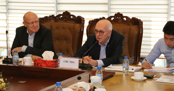 Ông Jens Wohlthat giữa)- Thành viên HĐQT thường trực của HDI Global SE và Chủ tịch HĐQT PVI