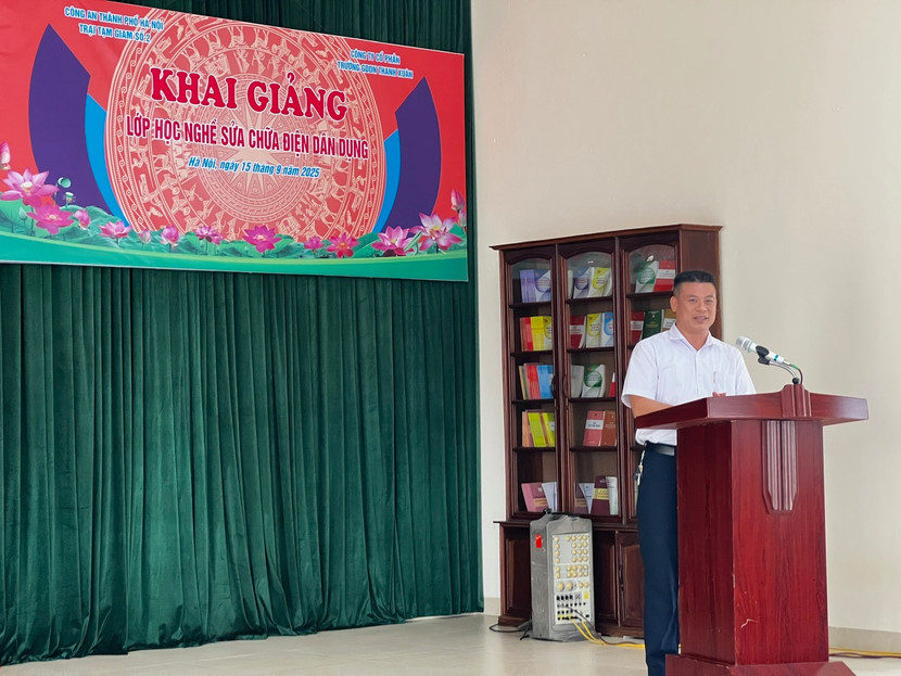 Lãnh đạo Trại tạm giam số 2 và Trường giáo dục dạy nghề Thanh Xuân phát biểu tại chương trình Lãnh đạo Trại tạm giam số 2 và Trường giáo dục dạy nghề Thanh Xuân phát biểu tại chương trình