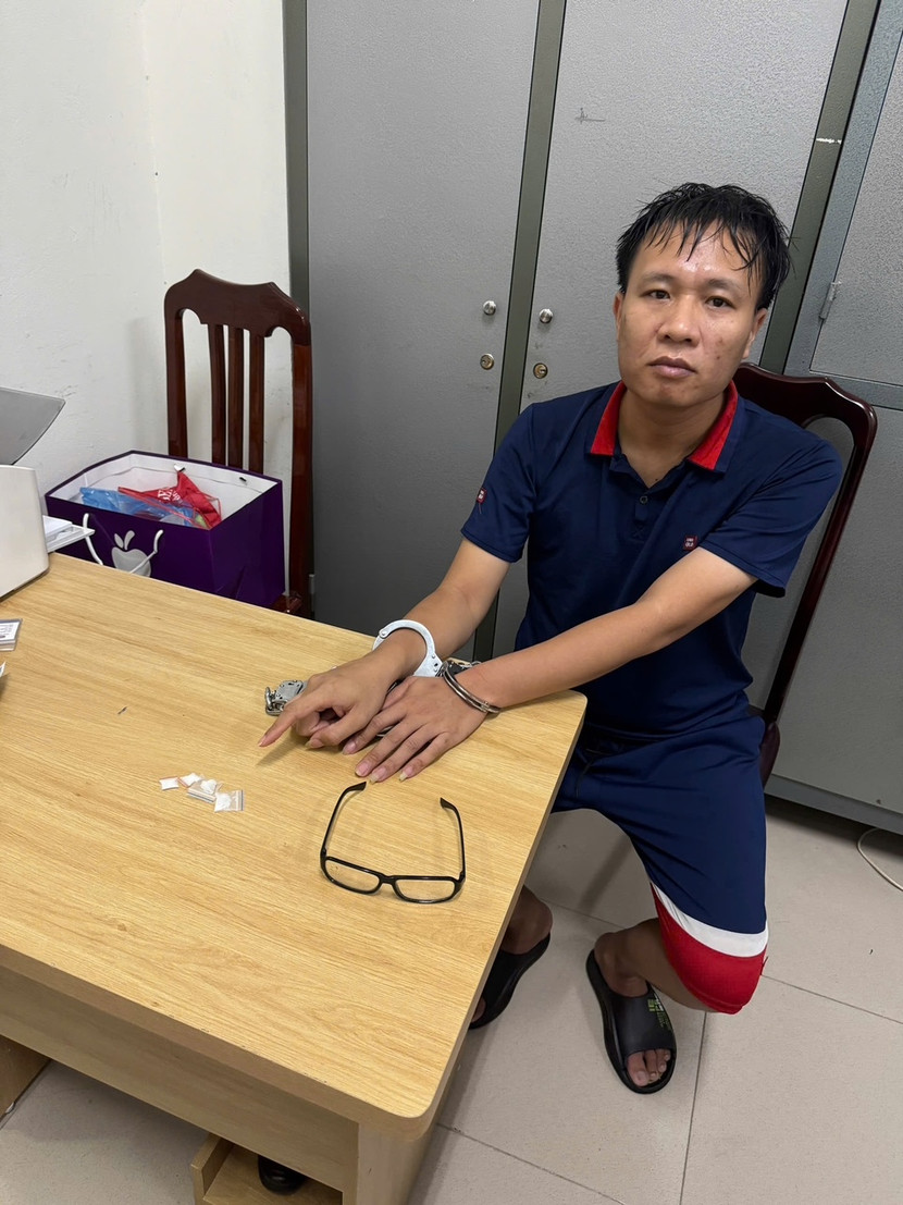 Các đối tượng phạm tội về ma túy bị Công an phường Dương Nội bắt giữ Các đối tượng phạm tội về ma túy bị Công an phường Dương Nội bắt giữ