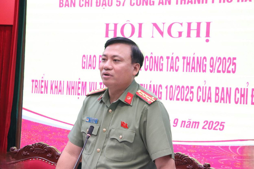 Đại tá Nguyễn Tiến Đạt, Phó Giám đốc CATP nhấn mạnh một số nội dung quan trọng trong chuyển đổi số