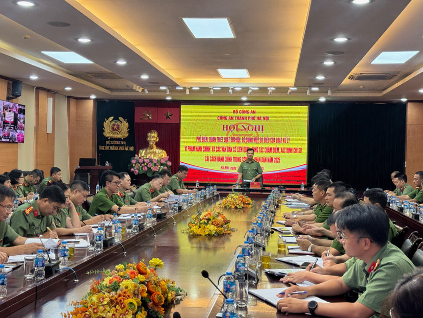 Đại tá Nguyễn Ngọc Quyền – Phó Giám đốc CATP chủ trì, phát biểu quán triệt hội nghị Đại tá Nguyễn Ngọc Quyền – Phó Giám đốc CATP chủ trì, phát biểu quán triệt hội nghị