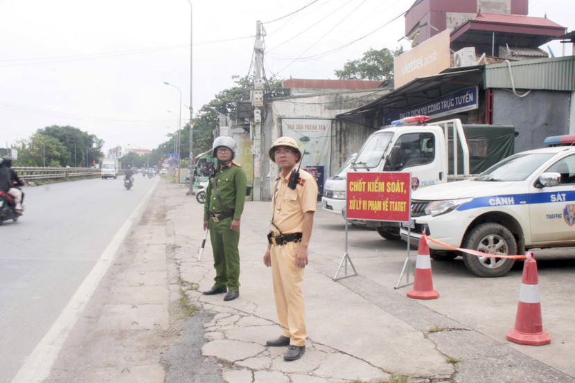 Bảo đảm an toàn đường sắt cho các em học sinh ảnh 1