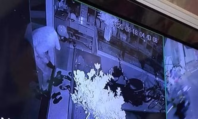 Vụ trộm diễn ra trong khoảng 1 tiếng, đúng lúc mọi người đang ngủ say