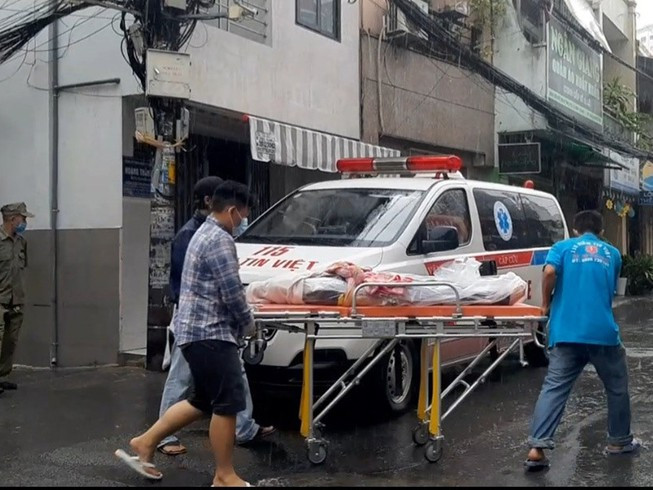 Công an quận Bình Thạnh đã khám nghiệm hiện trường, lấy lời khai người liên quan để điều tra làm rõ sự việc Công an quận Bình Thạnh đã khám nghiệm hiện trường, lấy lời khai người liên quan để điều tra làm rõ sự việc