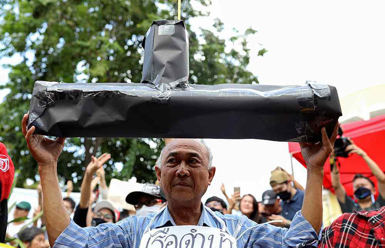 Người dân Thái Lan phản đối vì cho rằng họ không cần tàu ngầm Người dân Thái Lan phản đối vì cho rằng họ không cần tàu ngầm