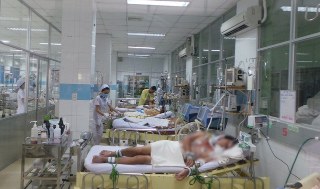 Sau gần 3 tuần điều trị, sức khỏe bệnh nhân có dấu hiệu phục hồi nhưng rất chậm Sau gần 3 tuần điều trị, sức khỏe bệnh nhân có dấu hiệu phục hồi nhưng rất chậm