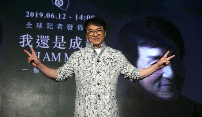 Gia đình Jackie Chan đã sống ở hai siêu căn hộ đang được rao bán từ năm 2007