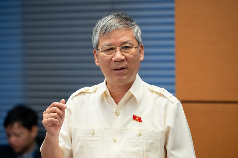 Đại biểu Nguyễn Anh Trí (đoàn Hà Nội) phát biểu thảo luận Đại biểu Nguyễn Anh Trí (đoàn Hà Nội) phát biểu thảo luận