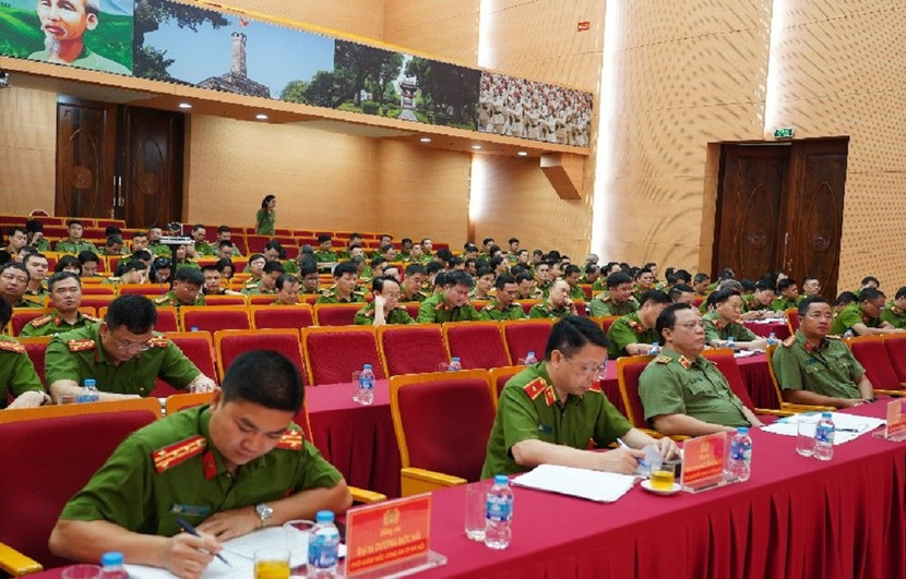 Các đồng chí trong Đảng ủy - Ban Giám đốc và chỉ huy các đơn vị dự hội nghị