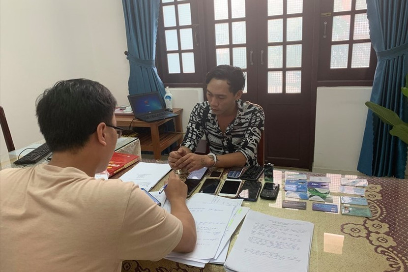 Nghi can Nguyễn Văn Phúc tại cơ quan công an