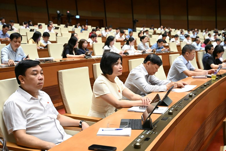 Quang cảnh phiên họp